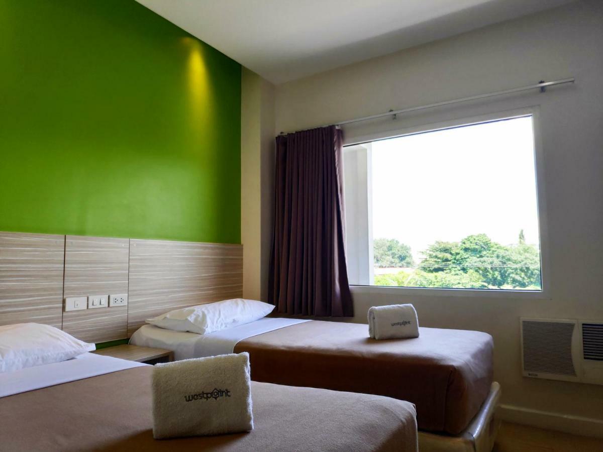 Westpoint Hotel セブ市 エクステリア 写真