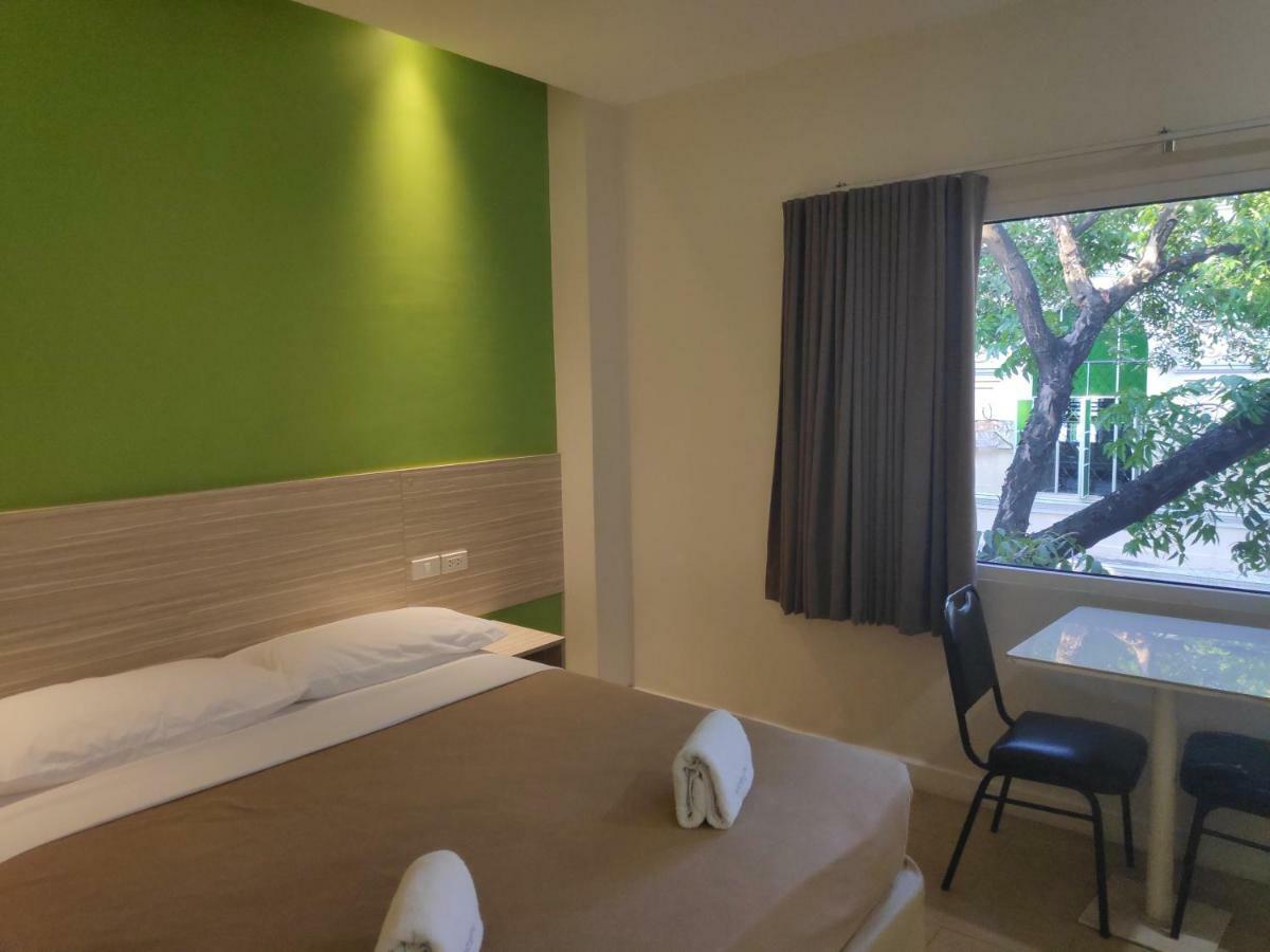 Westpoint Hotel セブ市 エクステリア 写真